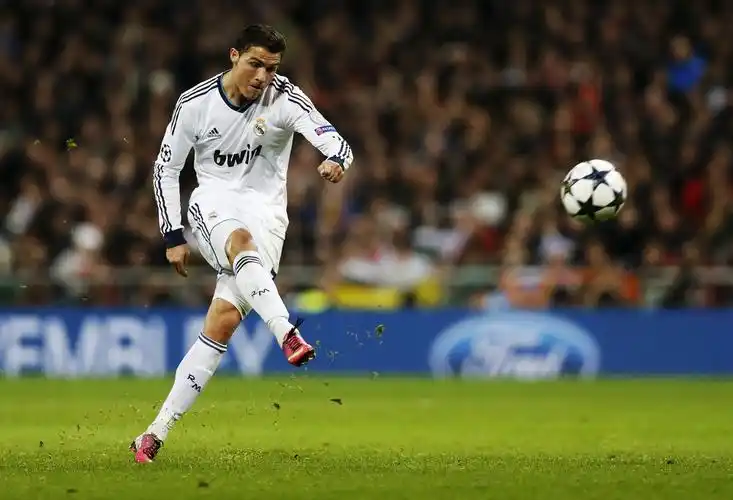 欧预赛风云:葡萄牙10连胜收官,b费奥尔塔破门,c罗再创辉煌