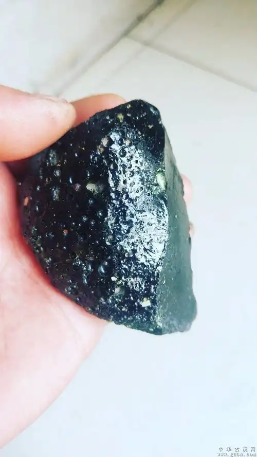 精品墨绿色玻璃陨石