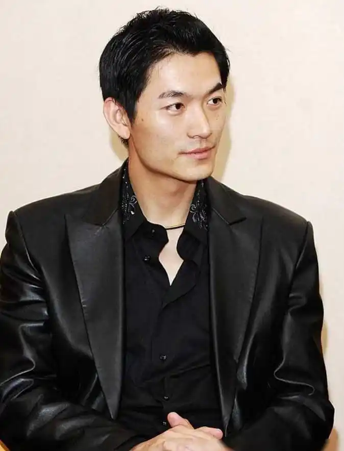 演员朱泳腾:出道二十年始终低调,颜值不逊胡歌却鲜为人知