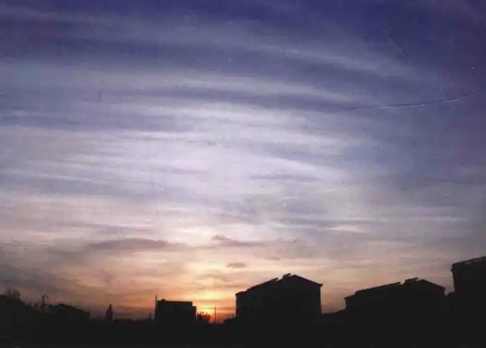 p>毛卷层云是一种的云层景象,是指丝缕状结构明显的卷层云.