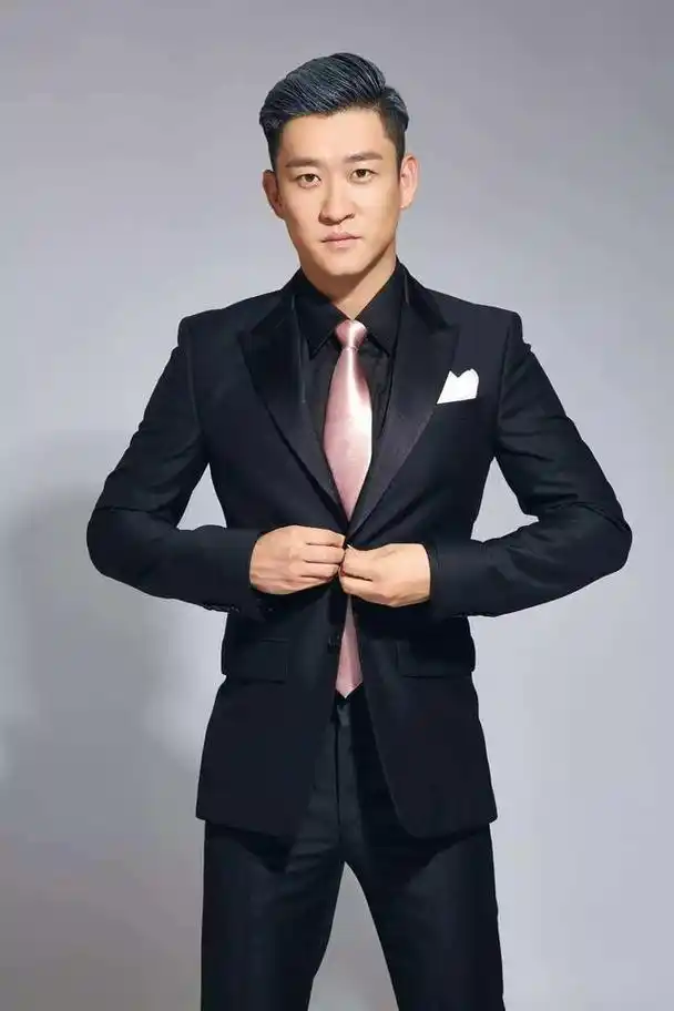 曹云金微博大秀肱二头肌,网友:金子,这波很强势!