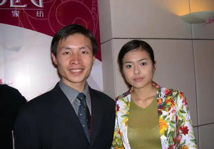 主持人陈辰,晒出四张美照,令粉丝大饱眼福,她丈夫余笛大有来头