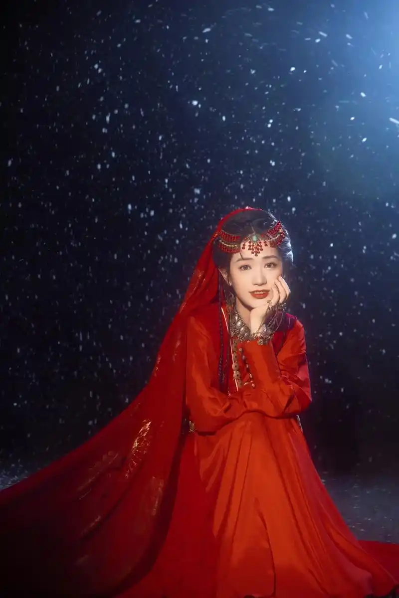 东宫女孩圆梦现场.#东宫小枫  "她一袭红衣而来,肆意张扬, - 抖音