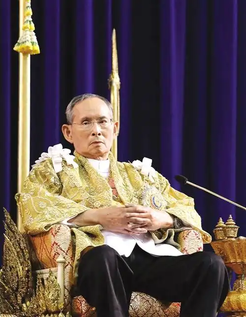 泰国国王普密蓬因病逝世 享年89岁