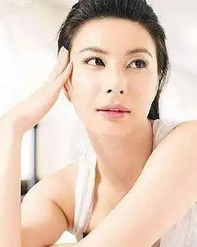 女人额头有龙骨面相