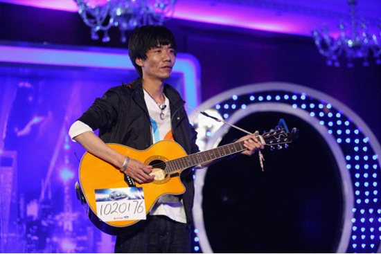 中国梦之声流浪歌手感动全场导师集体泪奔