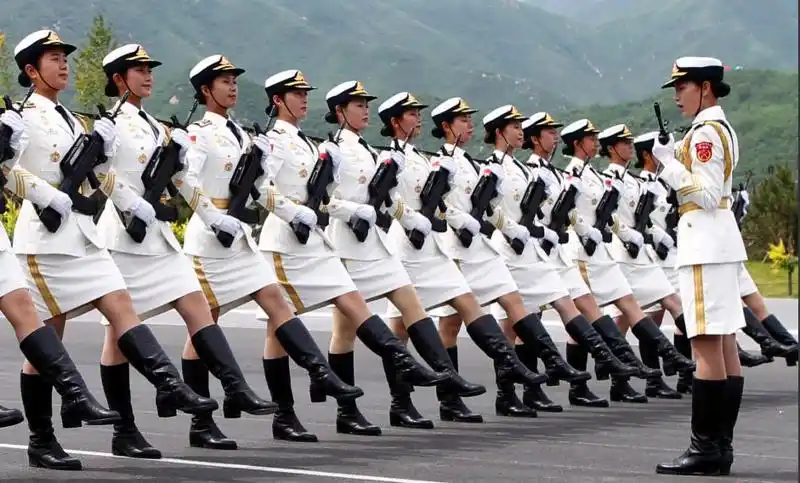 探访阅兵基地三军仪仗队首次女兵参加大阅兵