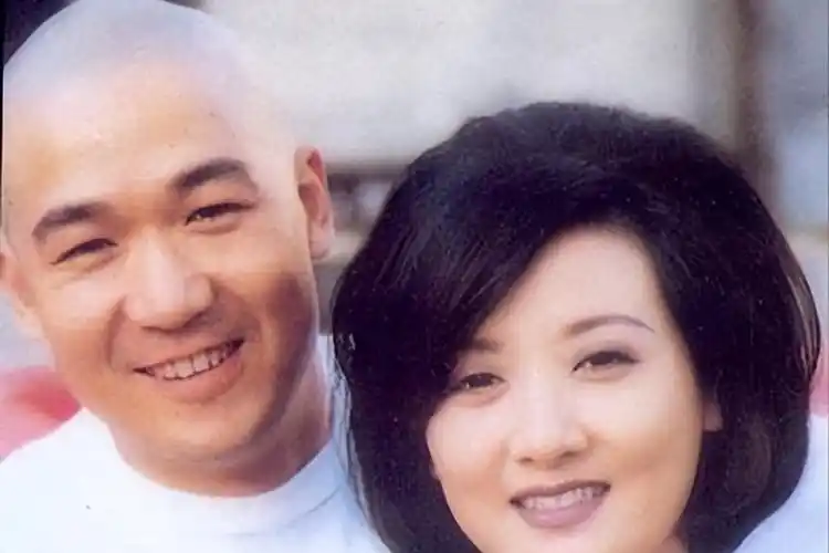 张国立的前妻名为罗秀春,出生于北京,母亲是一家国有企业的厂长,父亲