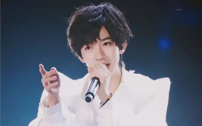 【贺峻霖】《蜂鸟》3d环绕版|是仙子在唱歌呀～_哔哩哔哩 (゜-゜)つロ