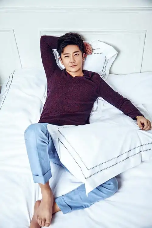 郭京飞加盟《琅琊榜2》 秋日写真变文艺暖男