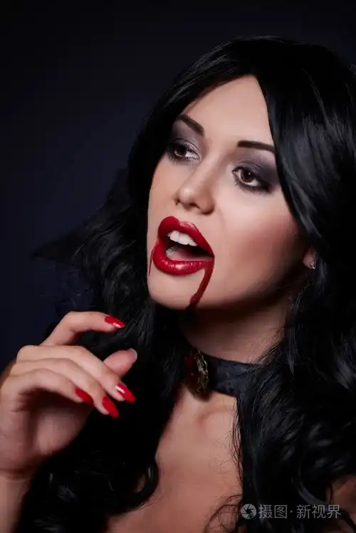 性感的吸血鬼女人