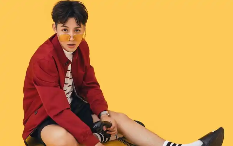 郑业成阳光帅气写真图片电脑壁纸