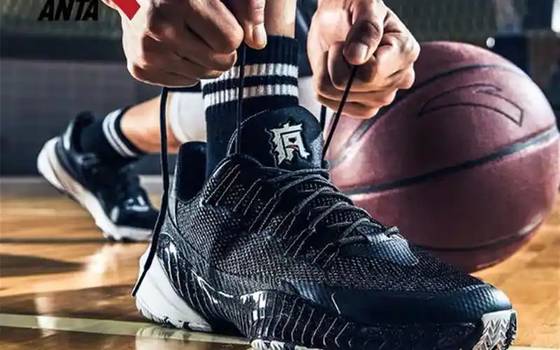 体育生肌肉男闻鞋,拔毛,瘙痒的搞笑生活