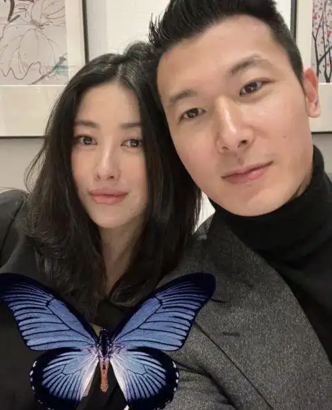 朱珠晒与老公王昀佳合影为其庆生二人亲密依偎甜蜜恩爱