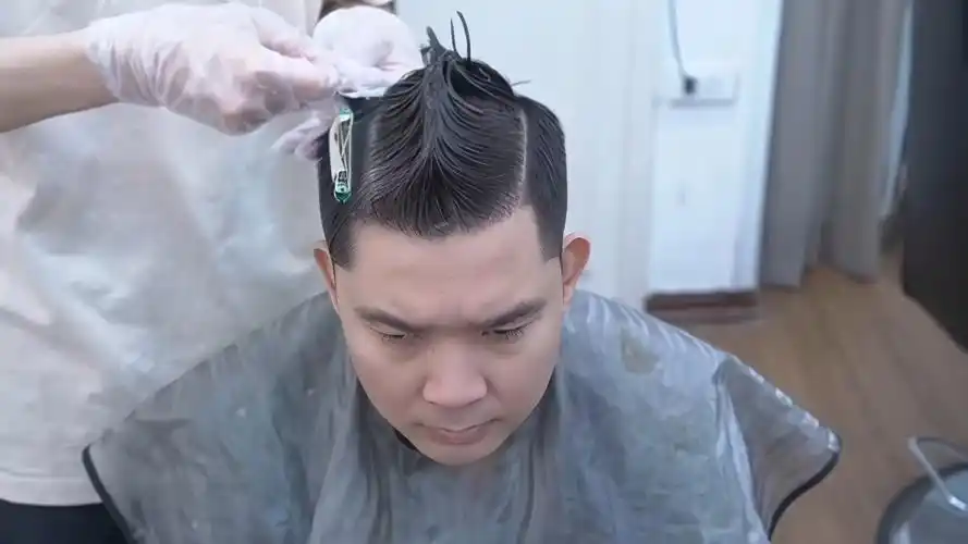 二八分男生烫发技术,简单又实用,这款发型很流行