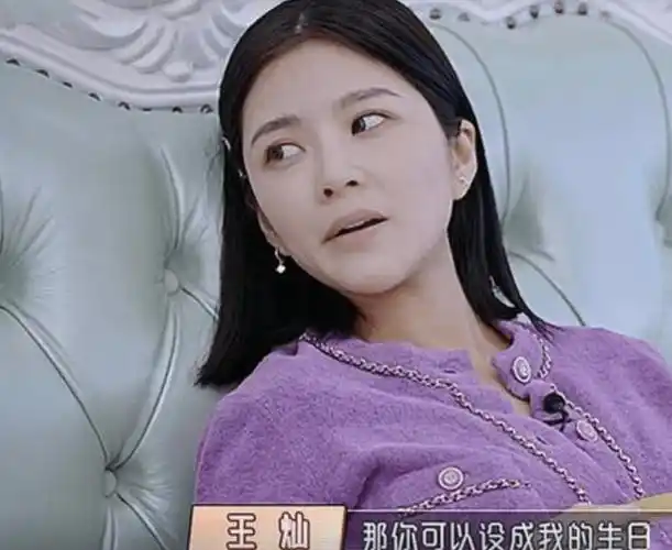 王灿高调炫富,坐劳斯莱斯戴600万名表,网友:嫁给有钱人真好_杜淳_女子