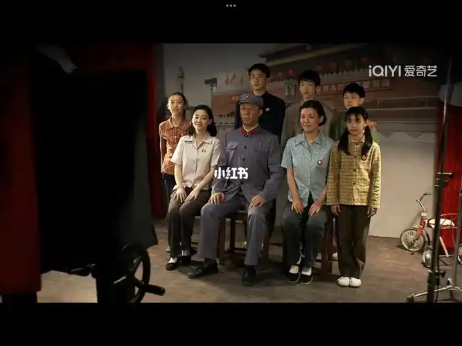 又想起了人世间里爸爸最后去世了,他们一家都没照过一张全家福而难过.