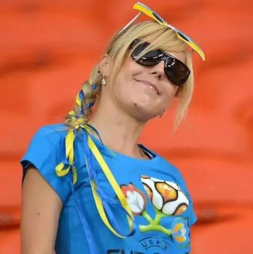 乌克兰美女球迷成群(组图)