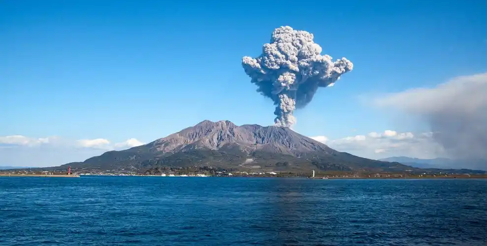 象徵鹿儿岛的《樱岛》是座外形优美的锥形活火山,更是日剧笃姬中的