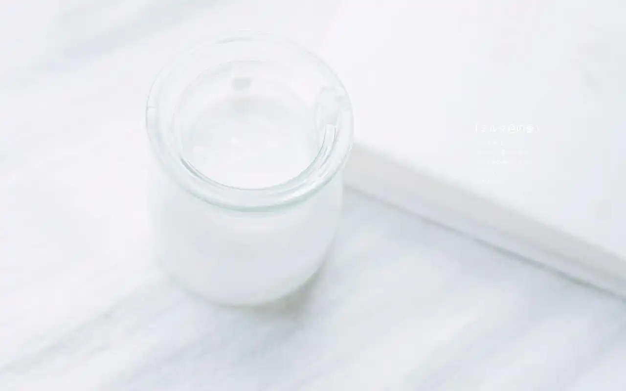 日系小清新静物摄影奶白色背景电脑桌面壁纸