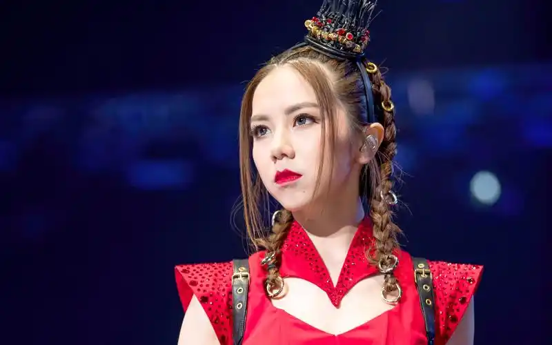 邓紫棋queen of hearts世界巡回演唱会近距离直拍!_哔哩哔哩_bilibili