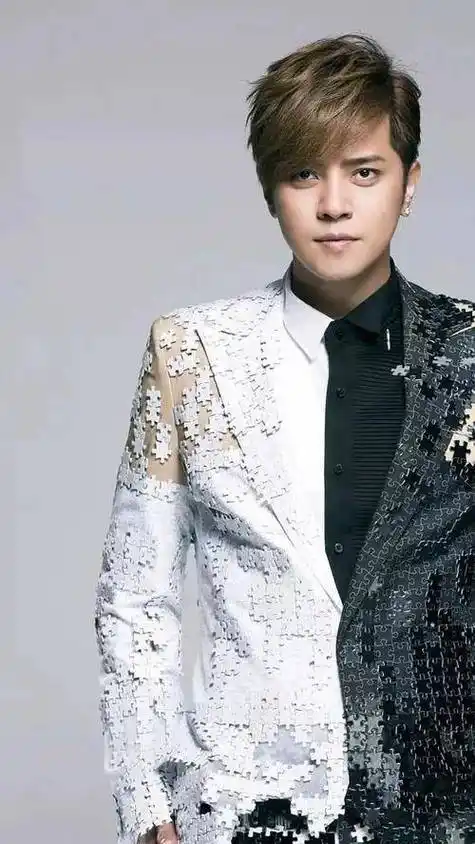 与此同时,罗志祥的社交圈子也在悄然发生变化.