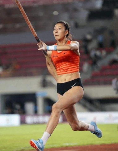 中国女将徐惠琴自2006年以来练习撑杆跳已经接近15年,近年来徐惠琴