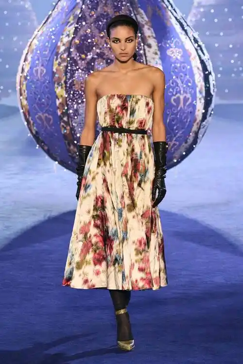 christian dior巴黎时装周2023秋冬秀场经典50年代_chiuri_grazia