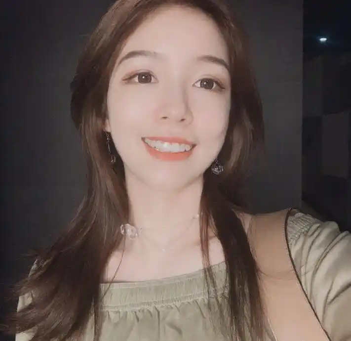 治愈电台主播张小狮图片抖音网红美女张小狮生活照写真