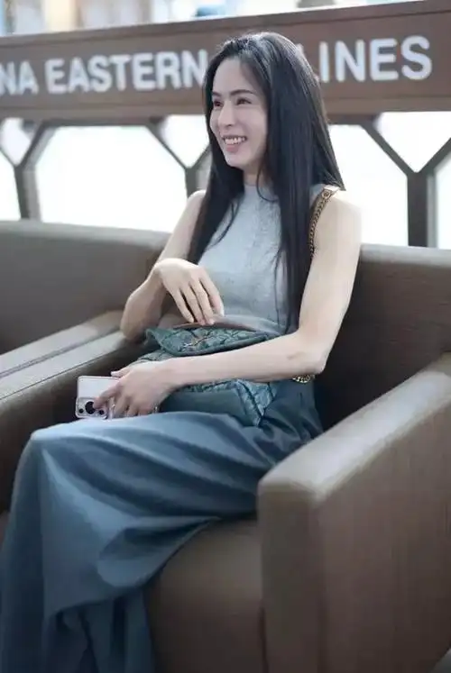 在很多人的心目当中,李若彤一直以来都是"小龙女"的最佳人选,就连金庸