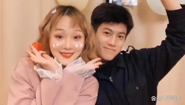 爱情的终章:高泽宇向丸子求婚,网友纷纷送上祝福