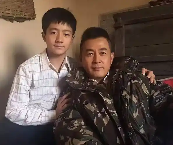 王志飞与张歆艺单方面分手,转身娶小15岁妻子张定涵,今生活美满_演出