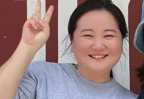 她是中国最丑女演员凭什么嫁入豪门成为阔太