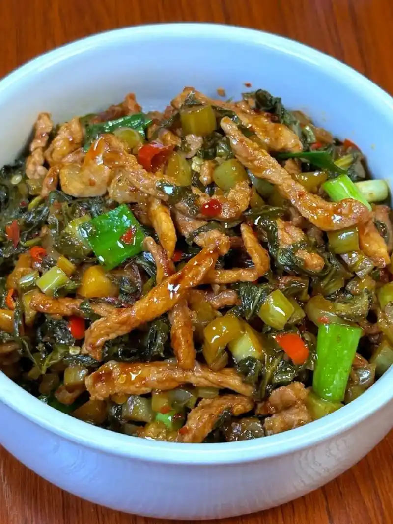 自制芥菜酸菜炒肉丝.