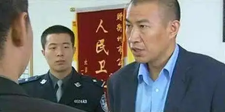 原本就是警察,演戏纯属意外,石兆琪娶普通妻子一家其乐融融