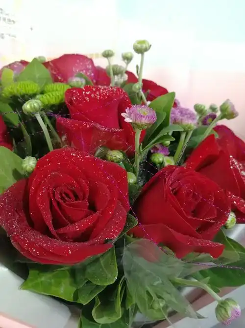 老公第一次送我鲜花,在我32岁生日