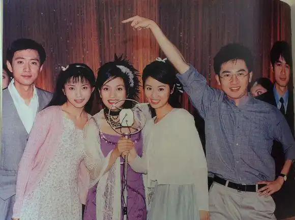 情深深雨蒙蒙主创再聚首赵薇苏有朋还原剧照满屏的回忆杀