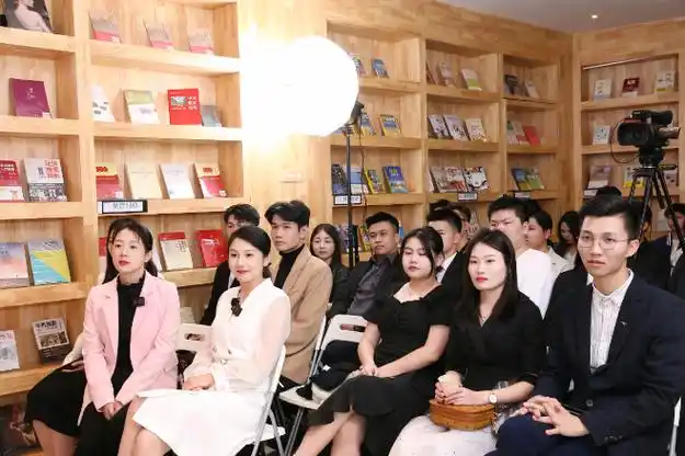 伊的家护肤老师聊天手段-让每一位vip轻松活出精致与自信