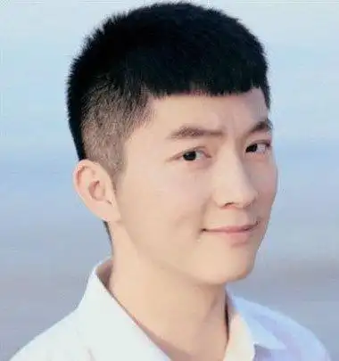 只有上面有头发的男发型 男孩子的发型怎样剪[男生短发]标签:男生发型