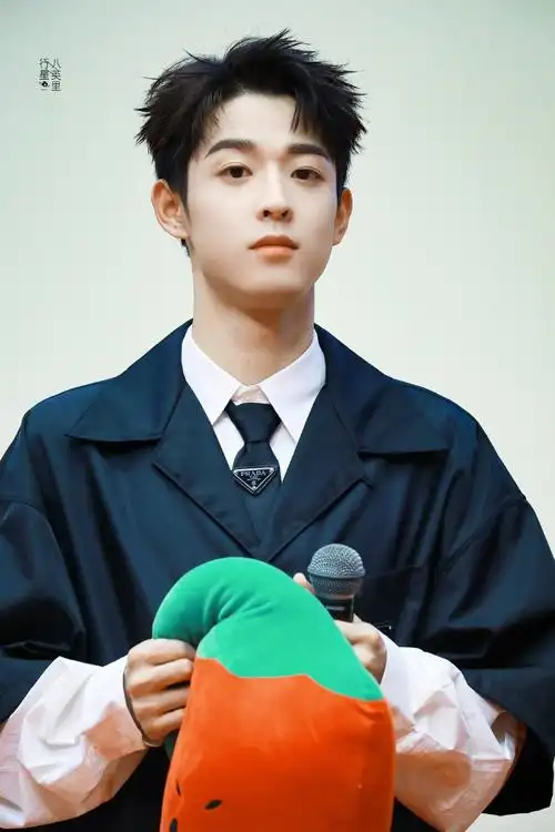 吴宇恒超话/#吴宇恒帅得好干净#04383736303830 成团夜