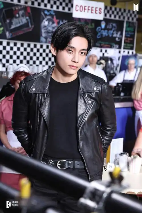 防弹少年团超话【240317 weverse】更新:  v fri(end)s mv photo