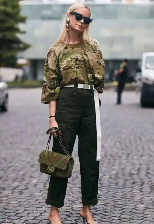 今年火了一种穿法:工装裤 高跟鞋,可优雅可帅气,好看显气质_军绿色