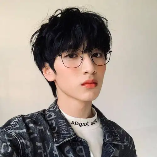 微信头像严浩翔