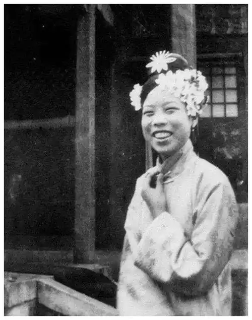 是皇后郭布罗婉容,淑妃李文秀,祥贵人谭玉龄,福贵人李玉琴,妻子李淑贤