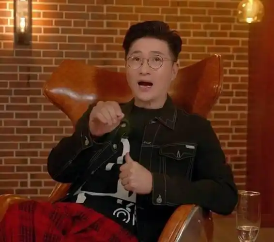 香港冻龄男神林韦辰公开新恋情,两段"父女恋"以失败告终_女友_时间