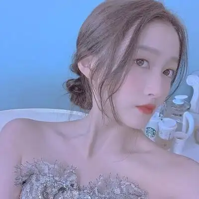 自调关晓彤头像礼貌拿图