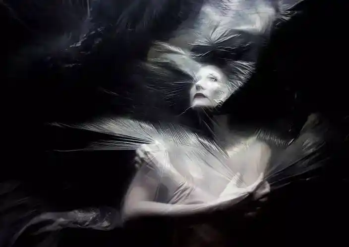 女摄影师拍摄的诡异人像胆小勿入