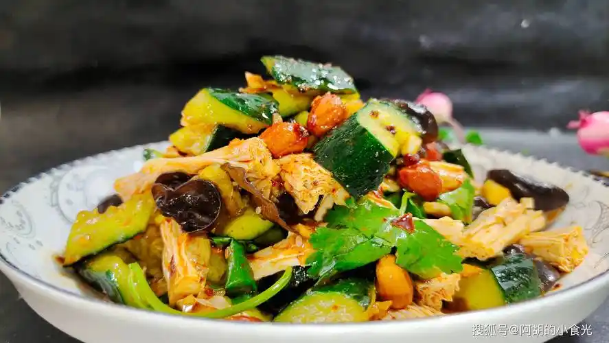 一口开胃夏天最馋这道凉拌菜开胃解暑好吃又好做整个夏天也吃不腻