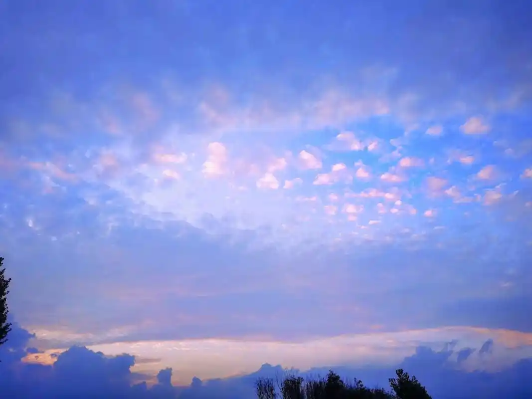 云朵是天空写过最美的文案#唯美意境 #最美天空 #秋天的日落 - 抖音