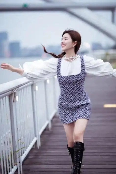 赵露思是一个长相非常可爱的女星,饱满可爱的娃娃脸让不少人喜欢,赵露